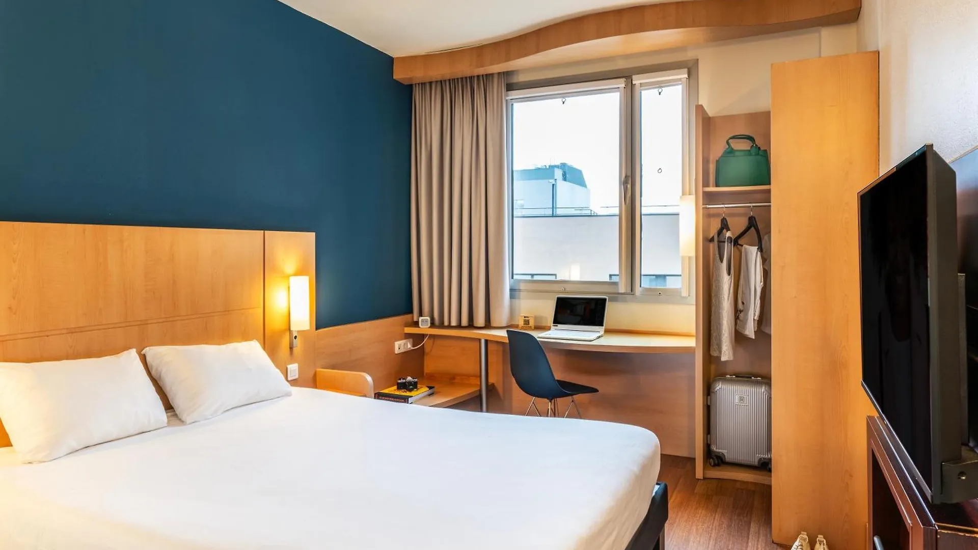 Ibis Barcelona Plaza Glories 22@ Hotel 2*,