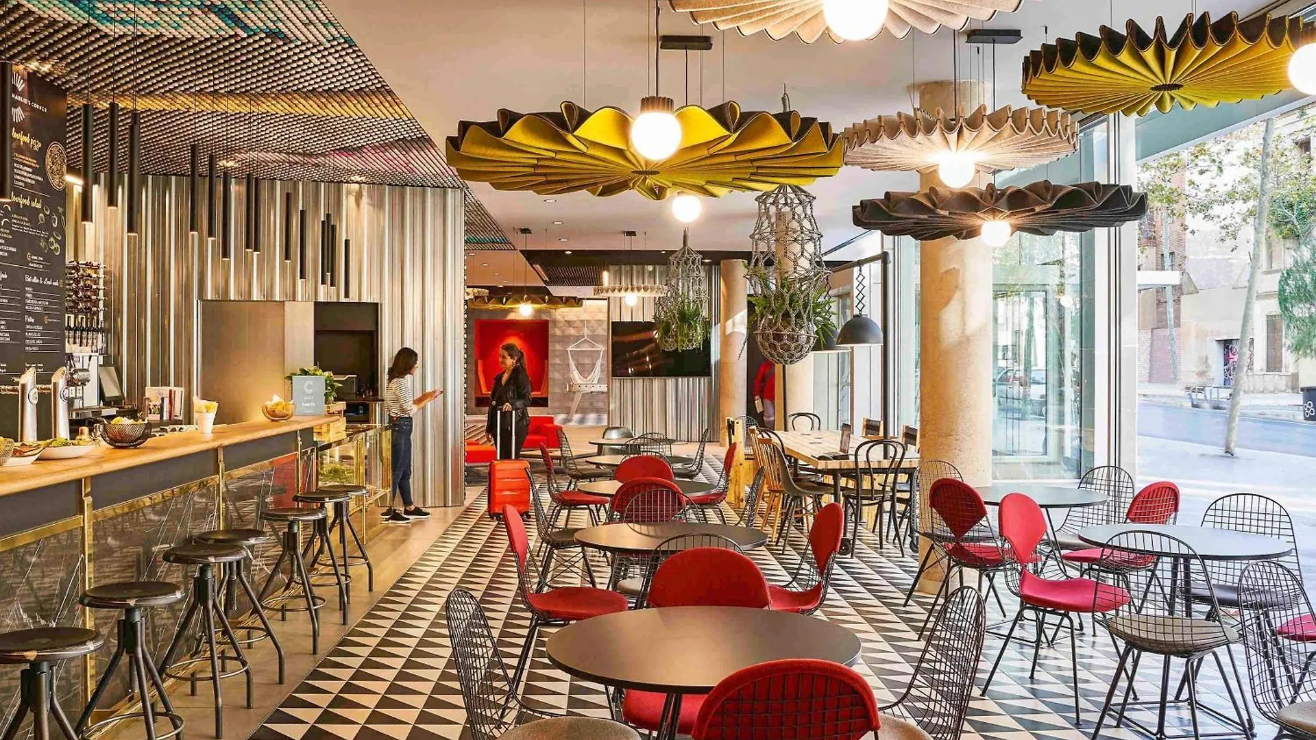 Ibis Barcelona Plaza Glories 22@ Hotel 2*,