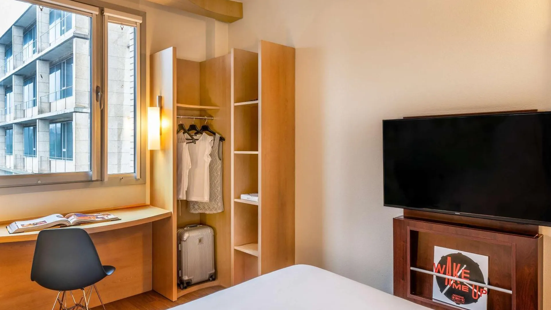 Ibis Barcelona Plaza Glories 22@ Hotel 2*,