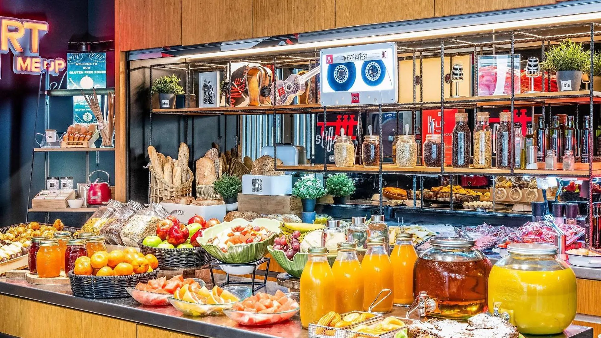 Ibis Barcelona Plaza Glories 22@ Hotel 2*,