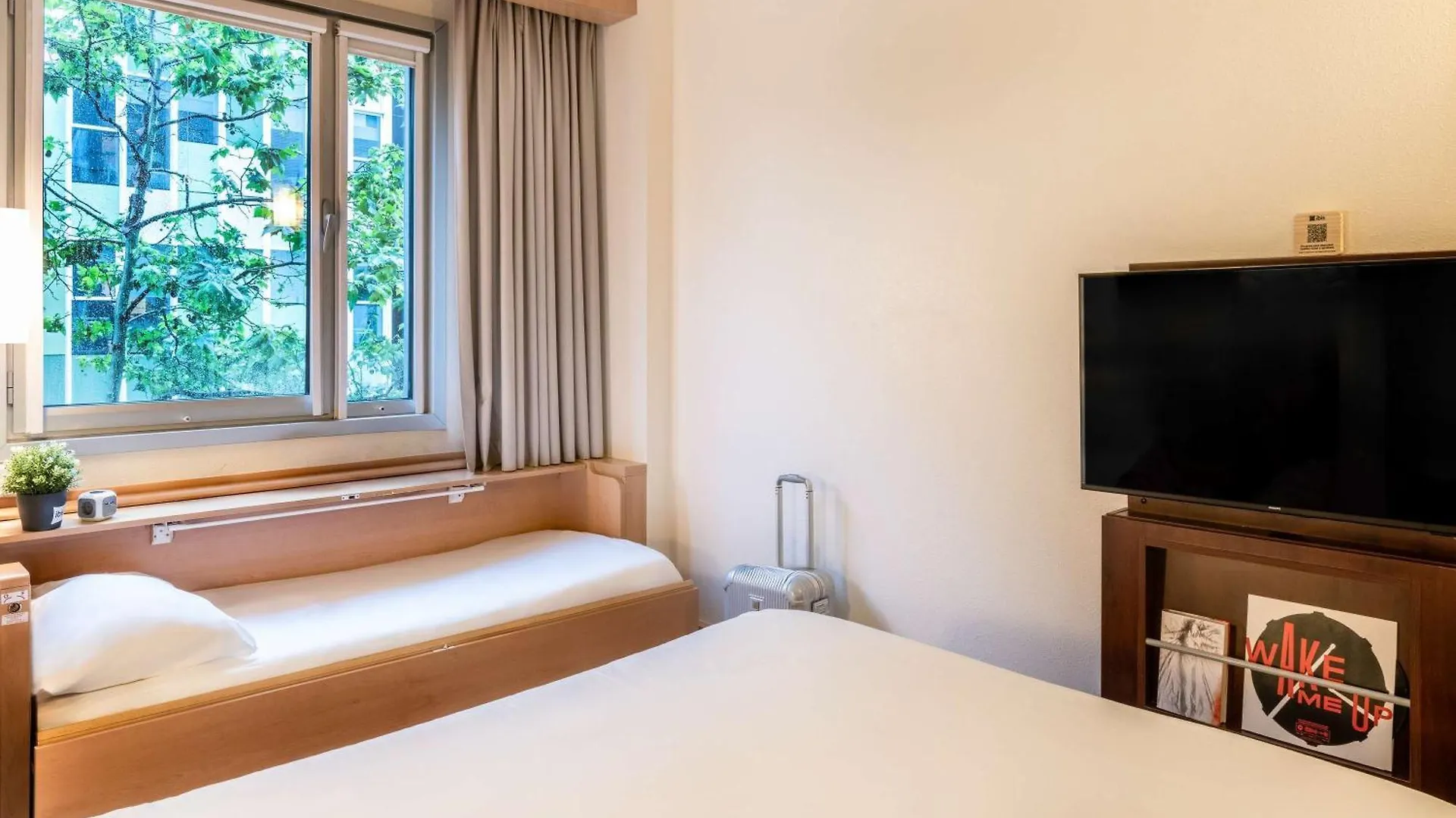 Ibis Barcelona Plaza Glories 22@ Hotel 2*,