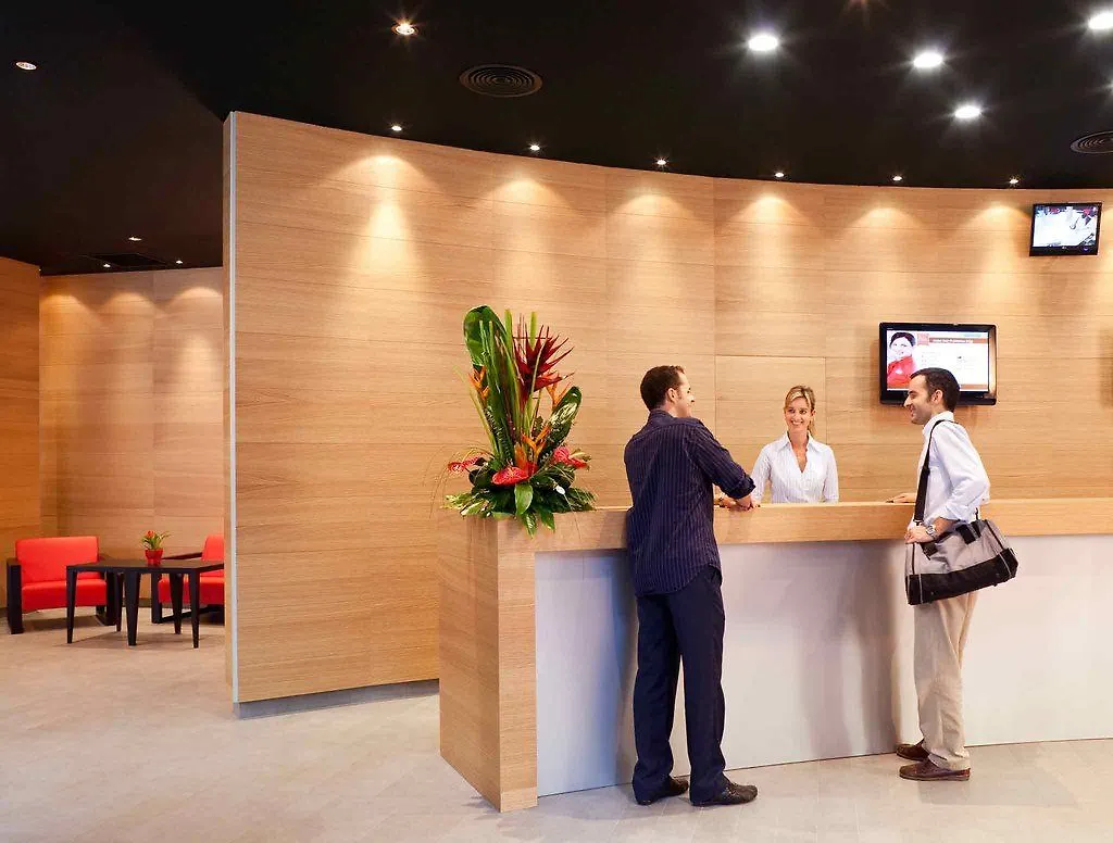 Ibis Barcelona Plaza Glories 22@ Hotel 2*,